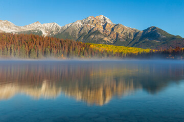 Fototapeta na wymiar Sunrise on Pyramid Lake, Jasper National Park,Canadian Rocky Mountains Alberta, Canada.