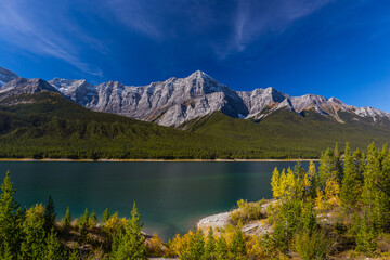 Obraz na płótnie Canvas Scenic autumn views of Spray Valley, Peter Lougheed, and Bragg Creek Provincial Parks, in Kananaskis Country Alberta Canada
