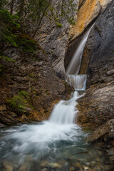 Fototapeta na wymiar Hamilton Falls in Yoho National Park