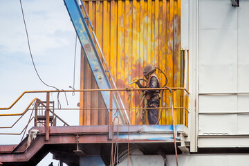 Sandblasting the paintwork of metal structures before painting