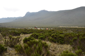 Fototapeta premium Shira camp kilimanjaro. cloudy panorama landscape in front of the kilimanjaro.Trekking in Africa.highest point of africa