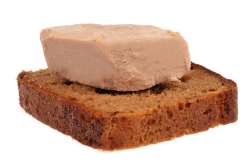 Fototapeta na wymiar Morceau de foie gras sur une tranche de pain d'épices en gros plan sur fond blanc