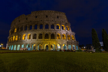 Fototapeta na wymiar night view of majestic colloseum in rome.