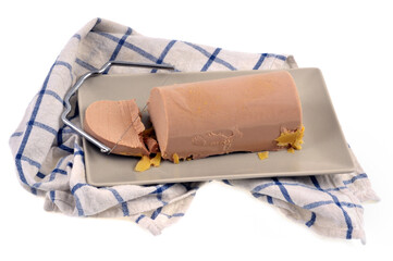 Foie gras tranché avec une lyre à foie gras