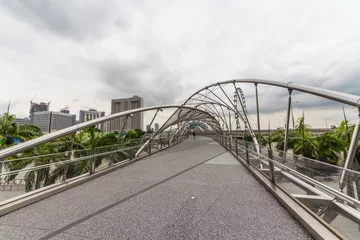 Fotobehang Helix Bridge Helixbrug, de voetgangersbrug van Marina Bay Sands Resort Hotel, een van de bezienswaardigheden in Singapore