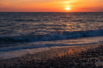 Fototapeta premium the rocky seashore is covered with pebbles