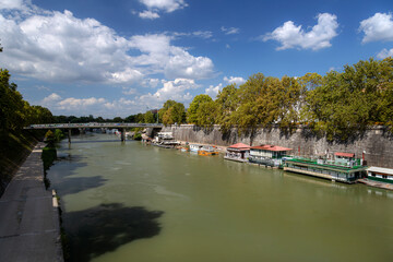 Fototapeta na wymiar beautiful green water river and boats in Rome Italy 