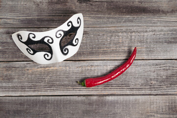 Masquerade mask with pepper