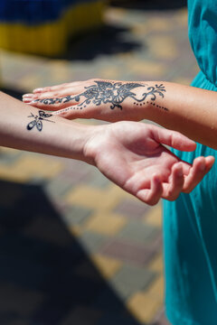 henna pictures, mehndi, painting temporary tattoo on wrist, hands using henna-based paint