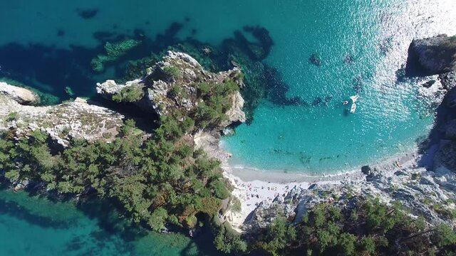 L'&Icirc;le Vierge &agrave; Morgat / Crozon en Bretagne - France - Drone