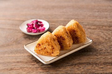 焼きおにぎりと漬物