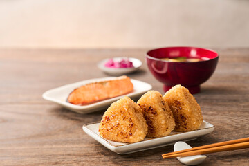 焼きおにぎりの朝ごはん