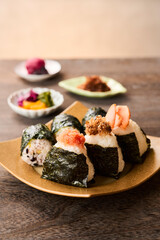 おにぎりと漬物