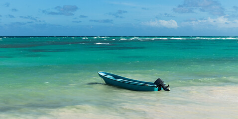 Fototapeta premium Small motorboat in the turquoise sea.