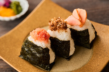 おにぎりと漬物