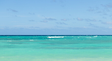 Obraz premium The landscape of the beautiful turquoise ocean.