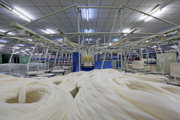 The cotton yarn on the production line is in a spinning factory