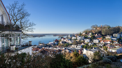 Ortsbild Hamburg Blankenese wolkenlos Panorama