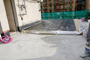 laying of waterproofing sheathing  and insulation during the renovation of a roof in Italy - 477009874