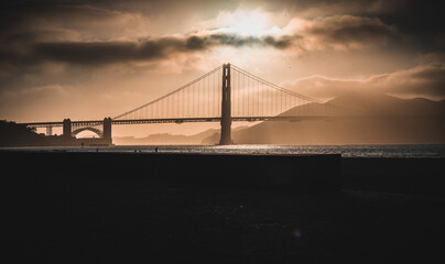 Fototapeta na wymiar golden gate bridge at sunset