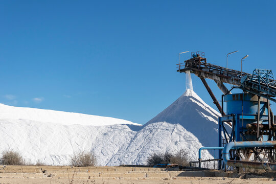 Sea salt production and storage