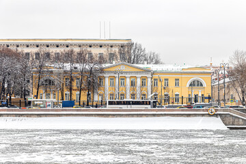 Yellow mansion with columns on Moskvoretskaya embankment in Moscow