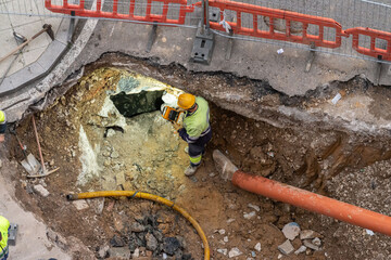 mantenimiento de una canalización de agua o reparación de una tubería