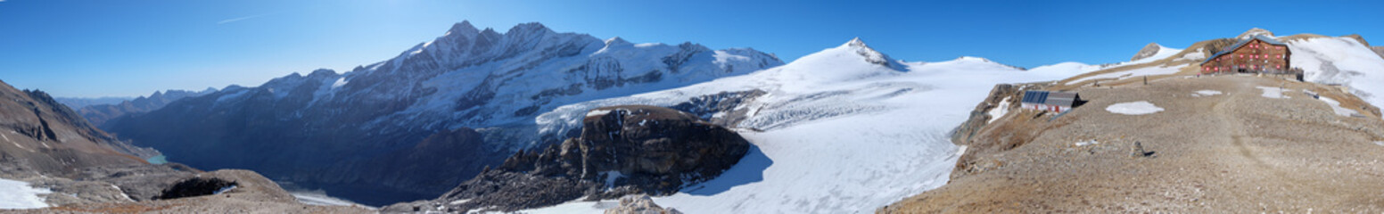 Fototapeta na wymiar Panorama of Grossglocnker and Oberwalderhütte
