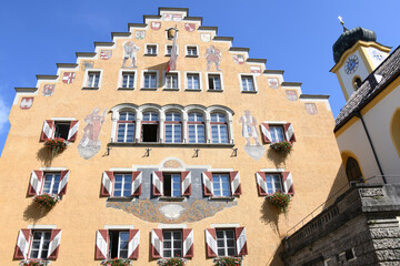 Das Rathaus in Kufstein, Österreich, stammt aus der ersten Hälfte des 16. Jahrhunderts und im...