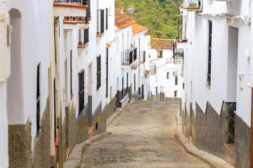 Fototapeta na wymiar Cobbled street and houses in the town of Aroche, Huelva, Spain 