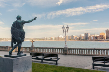 Estatua de Augusto en Gijón, Asturias.