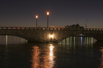 Fototapeta na wymiar 新潟市の日没後の夜景　萬代橋付近の街並み　