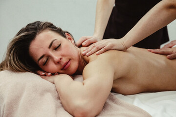 Fototapeta na wymiar Massage in four hands in SPA salon