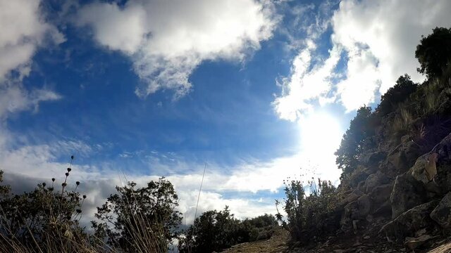 Nubes durante un d&iacute;a de mucho viento en la sierra de Grazalema