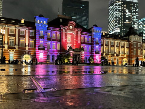 雨上がりの駅
