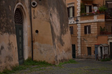 Some photos from the Eternal City of Rome, Italy, taken while strolling across the city centre and over the river Tiber on a sunny Fall day, with Rome's typical churches, bridges and statues