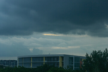 In the evening, a large number of clouds gathered in the sky; the clouds were spectacular in the...