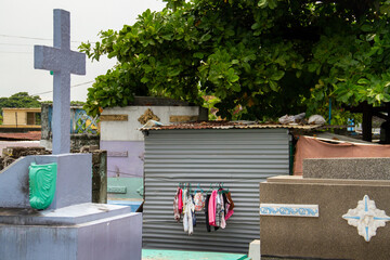 Cementerio Norte de Manila, en donde se vive entre las tumbas. Manila, Filipinas - obrazy, fototapety, plakaty