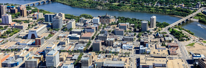 Fototapeta premium Aerial view of the downtown area of Saskatoon, Saskatchewan, Canada