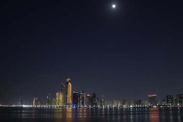 Fototapeta premium Abu dhabi skyline and corniche during Bright night