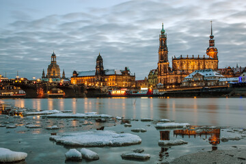 Winterliche Elbufer von Dresden 