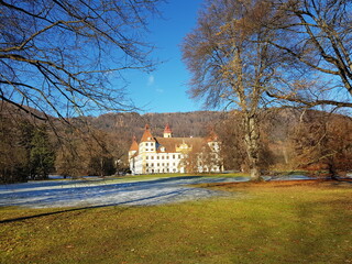 Fototapeta na wymiar Blick auf das historische Schloss Eggenberg in Graz