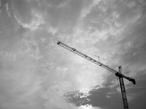 une grue dans un chantier