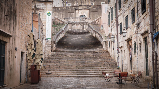Fototapeta narrow street in dubrovnik, croatia