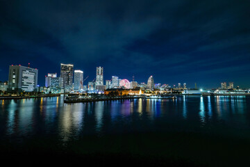 Fototapeta premium 神奈川県横浜市大さん橋から見たみなとみらいの夜景