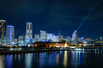 Obraz premium 神奈川県横浜市大さん橋から見たみなとみらいの夜景