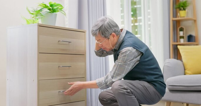 elder man has memory error