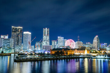 Obraz na płótnie Canvas 神奈川県横浜市大さん橋から見たみなとみらいの夜景