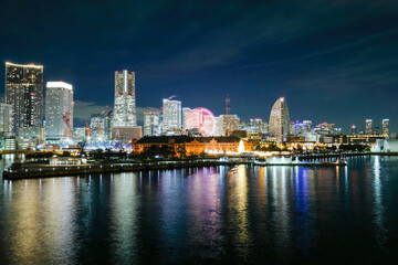 Obraz na płótnie Canvas 神奈川県横浜市大さん橋から見たみなとみらいの夜景
