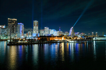 Obraz premium 神奈川県横浜市大さん橋から見たみなとみらいの夜景